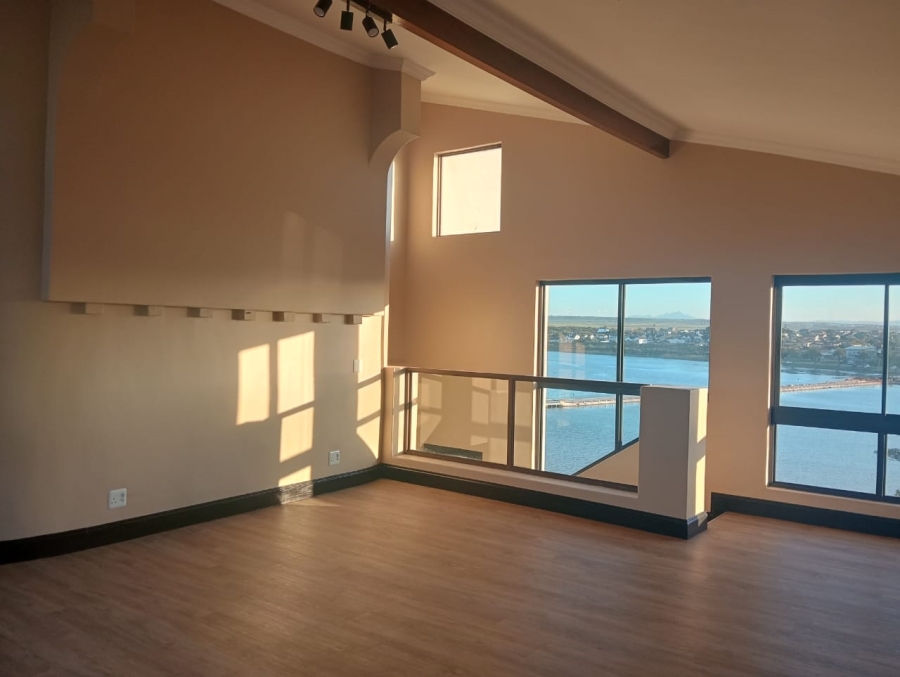 5 Bedroom Property for Sale in Paradise Beach Eastern Cape